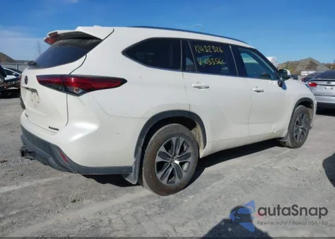 2021 Toyota Highlander Xle z USA, uszkodzony, nr VIN 5TDHZRBH9MS083561